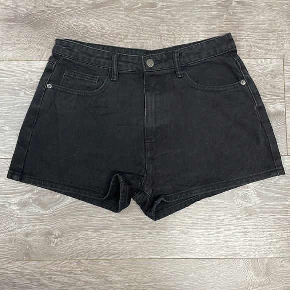 NWT PrettyLittleThing Black Wash Denim Jean Mom Shorts High Rise 4 - Picture 7 of 14